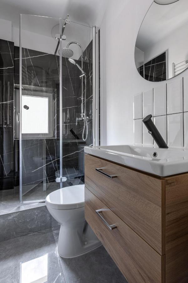 Little Attic By Citylife Suites Bukares Bagian luar foto
